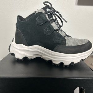 Sorel Kinetic Breakthru Caribou Winter Shoe size 7.5